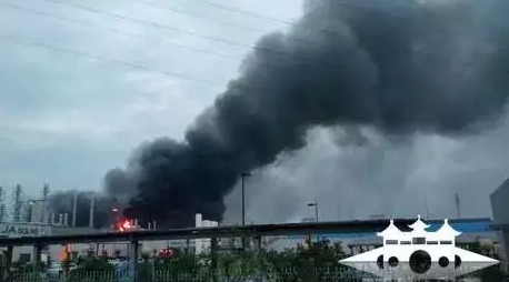 又雙叒叕現火災！為撲救晶澳大火，消防戰士連續作戰累暈現場