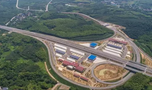 高速公路也建光伏發電站！年發電量達40萬千瓦