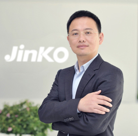 三次絕處逢生，11年后更以200億登頂，他憑一己之力改變了一個行業！