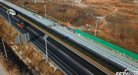 厲害了！全球首條高速光伏公路現身濟南（圖）