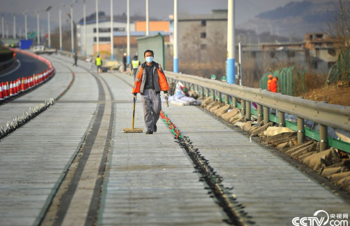 厲害了！全球首條高速光伏公路現身濟南（圖）