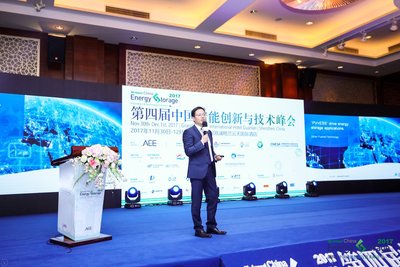 李衛春圍繞儲能商業化實踐，就“PV+ESS”服務模式進行了主題演講