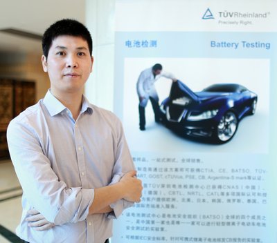 李衛春圍繞儲能商業化實踐，就“PV+ESS”服務模式進行了主題演講