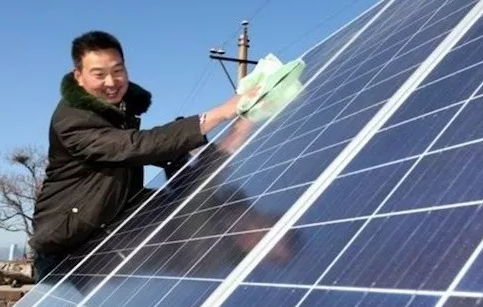 光伏電站被灰塵困擾除塵清理必不可少，但灰塵清理要科學