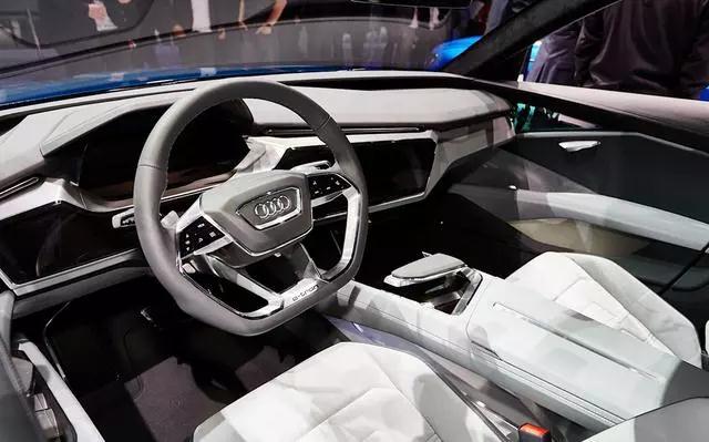 奧迪+漢能光伏車頂：Q6純電動Suv將上市、48萬+續航500km...