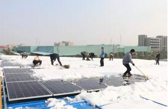 1MW屋頂光伏電站如何除雪？這個業主的建議真好！