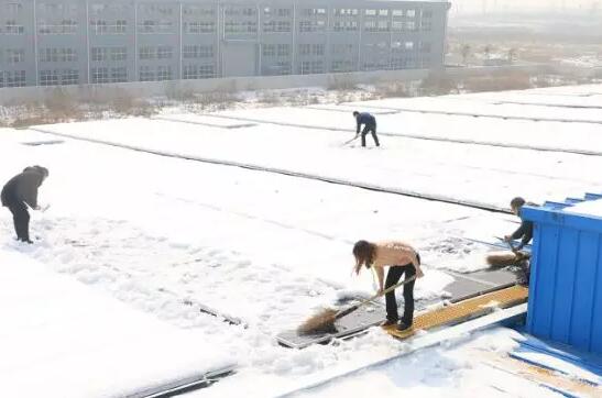 1MW屋頂光伏電站如何除雪？這個業主的建議真好！