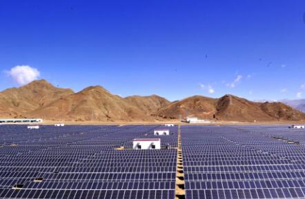 《中國電力發展報告2017》:合理把握光伏發電開發節奏