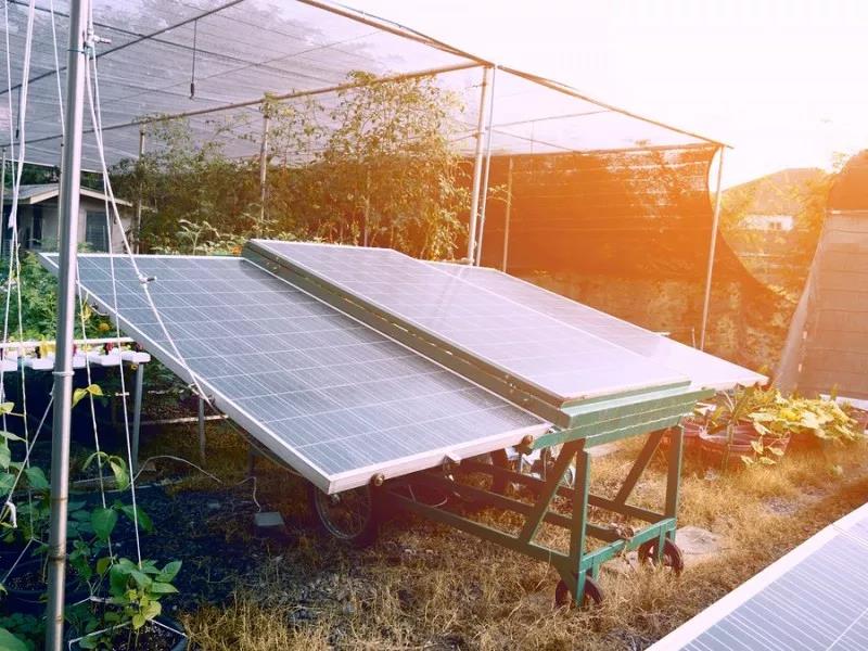 光伏逆變器太燙手？你需要給它散散熱了！