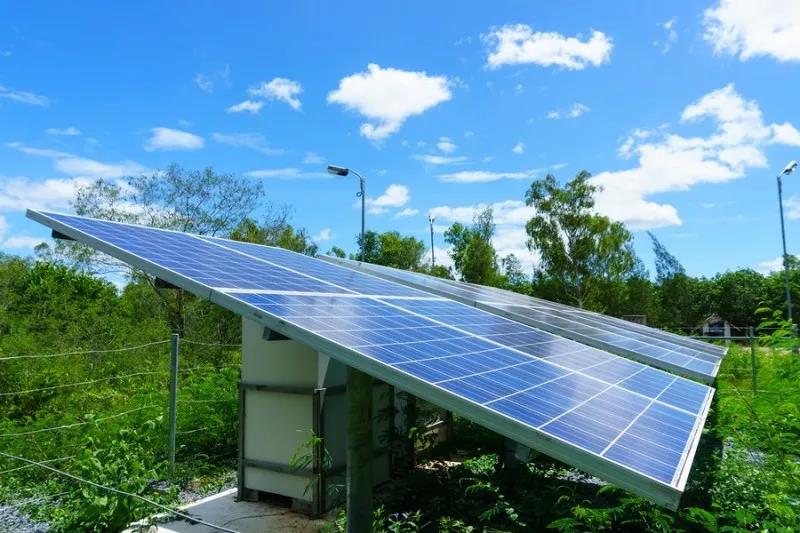 光伏逆變器太燙手？你需要給它散散熱了！