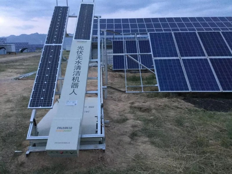 光伏電站組件清洗：人工一小時，他只要一分鐘？