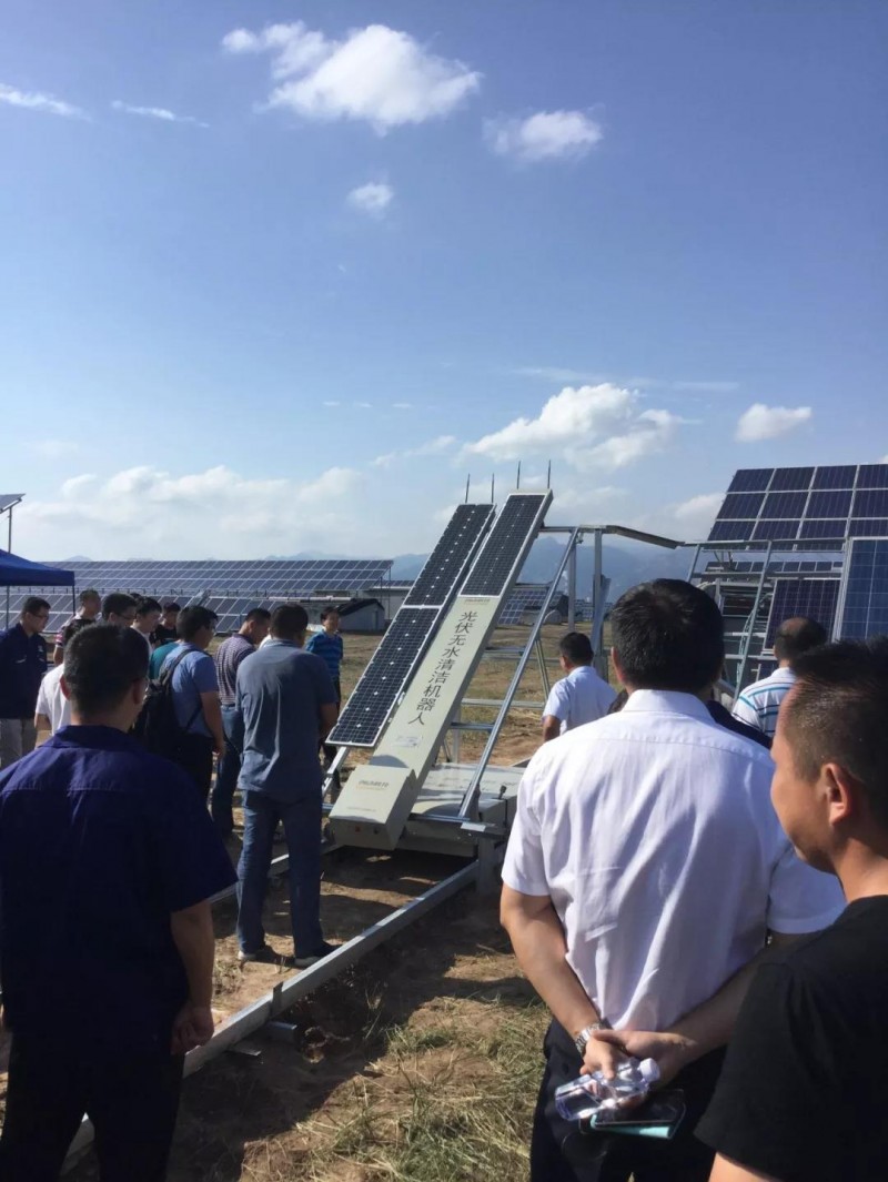 光伏電站組件清洗：人工一小時，他只要一分鐘？
