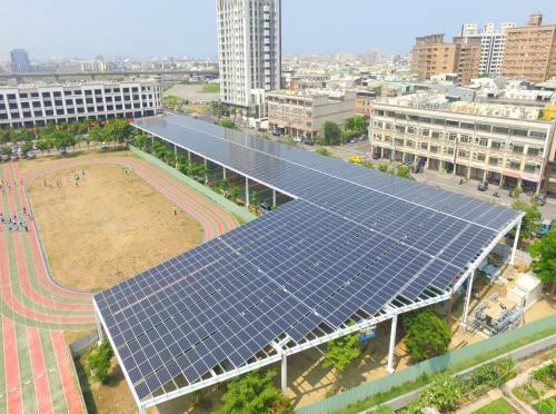 一舉兩得 臺灣推動中小學建設太陽能發電球場