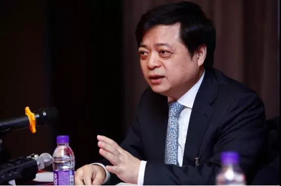 作為全國政協常委、全國工商聯副主席，正泰集團董事長南存輝帶來了《關于加快解決光伏補貼拖欠問題的提案》《關于進一步完善光伏發電增值稅優惠政策的提案》《關于完善光伏發電土地稅費政策的提案》《關于無補貼分布式光伏項目允許自主招標的提案》《關于完善電力業務許可證豁免范圍的提案》《關于進一步促進清潔供暖規范發展的提案》等12份提案，堪稱代表、委員中的“敬業模范”。