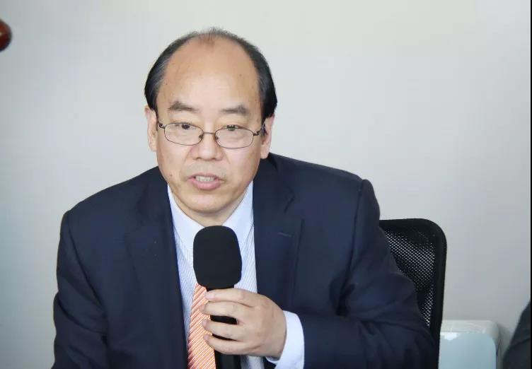 鑒衡向陽光電源、華為、禾望頒發國內首批逆變器新能標認證證書